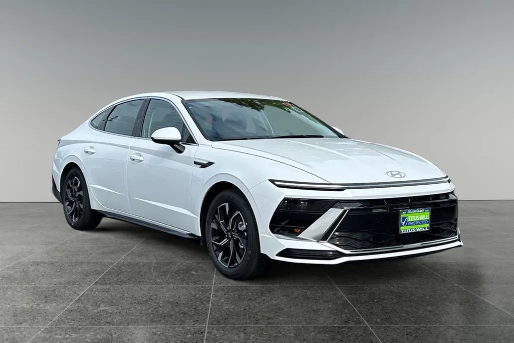 2025 Hyundai Sonata SEL photo 1