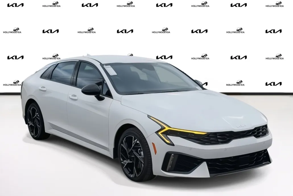 2025 Kia K5 GT-Line photo 1