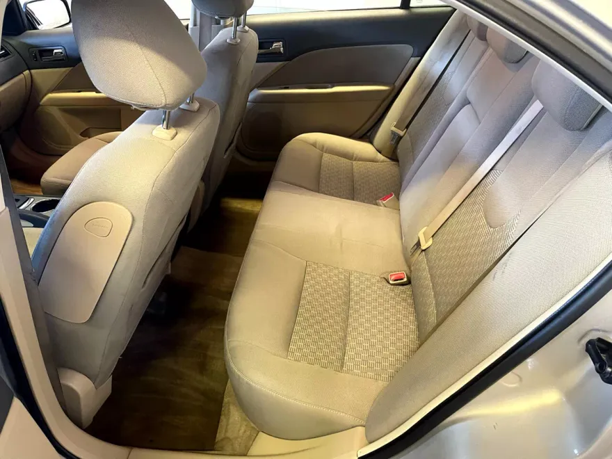 2010 Ford Fusion SE photo 20