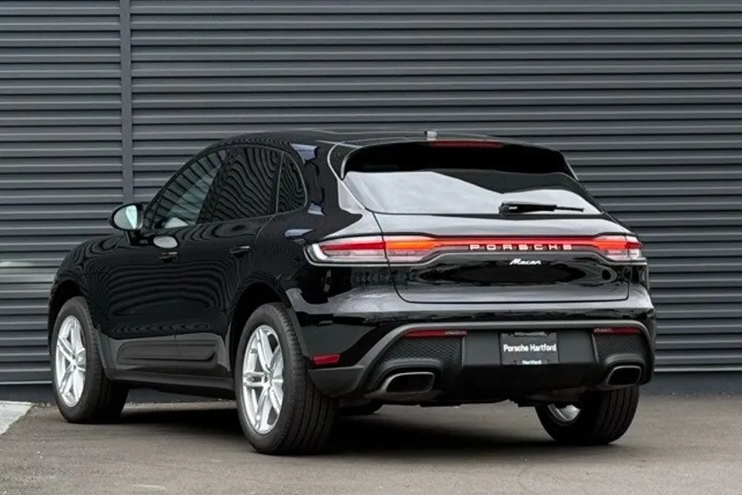 2023 Porsche Macan Base photo 1