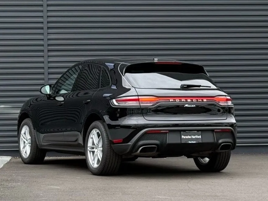 2023 Porsche Macan Base photo 1