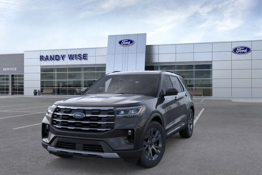 2025 Ford Explorer photo 1