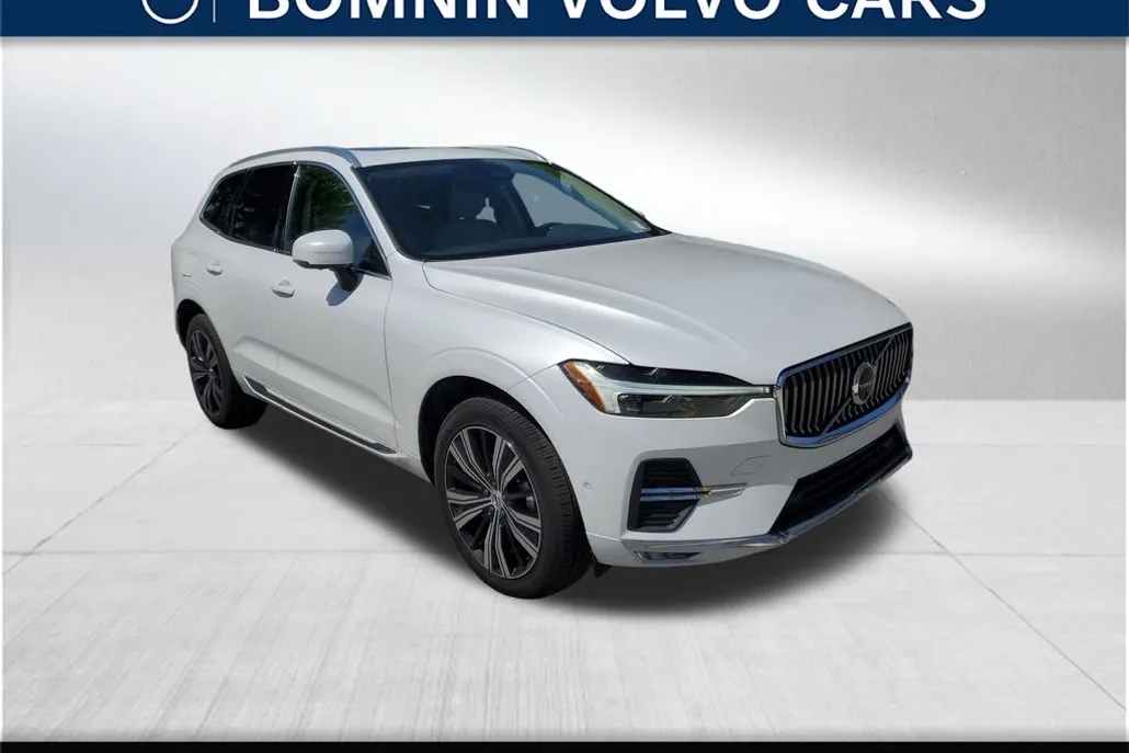 2023 Volvo XC60 B5 Plus photo 1