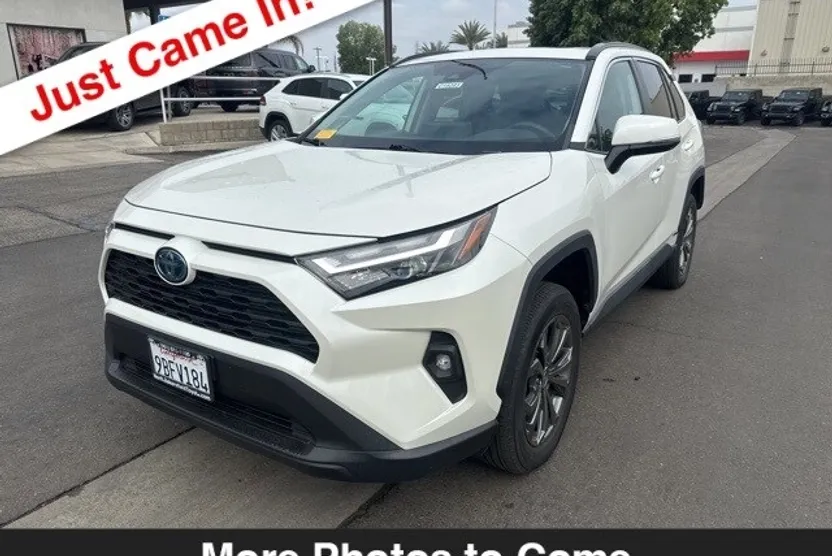 2022 Toyota RAV4 Hybrid XLE photo 1