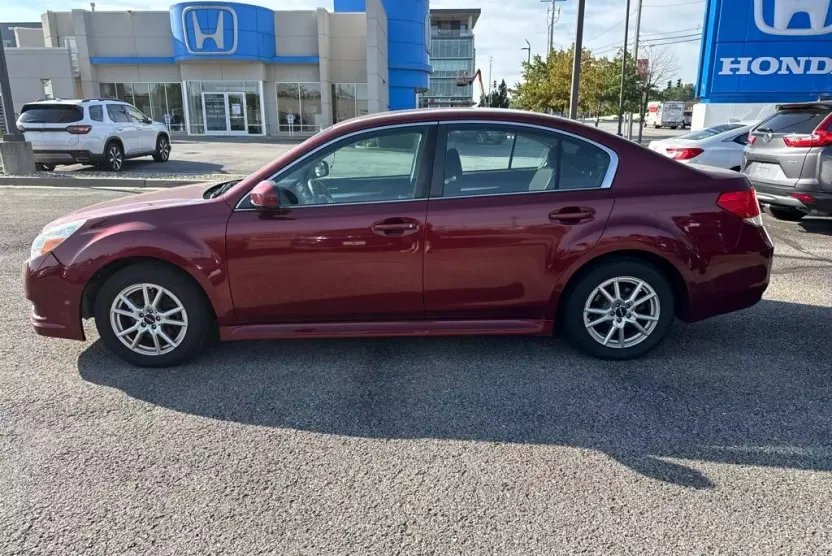 2011 Subaru Legacy 2.5i Premium photo 1