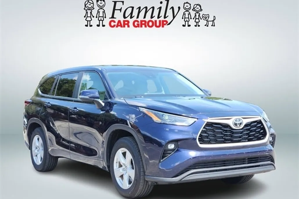 2024 Toyota Highlander LE photo 1