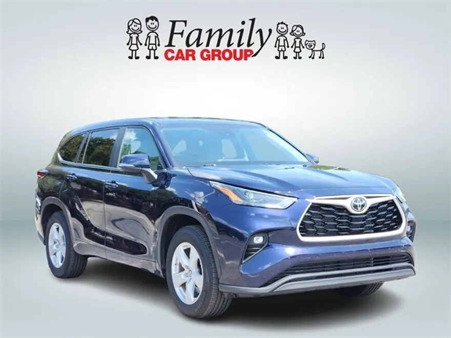 2024 Toyota Highlander LE photo 1