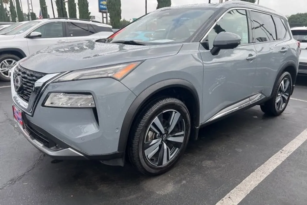 2022 Nissan Rogue SL photo 1