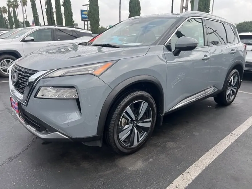 2022 Nissan Rogue SL photo 1
