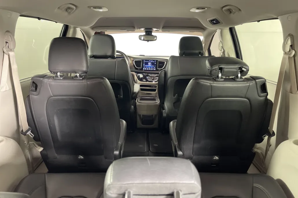 2017 Chrysler Pacifica Touring L photo 1