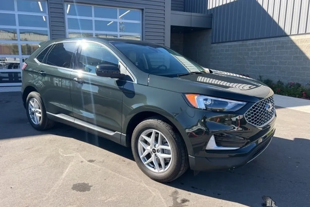 2023 Ford Edge SEL photo 1