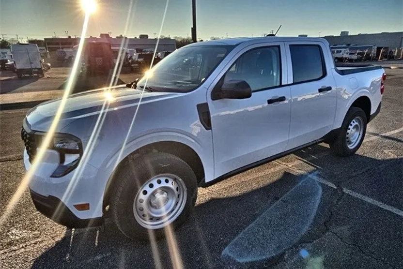 2025 Ford Maverick XL photo 1