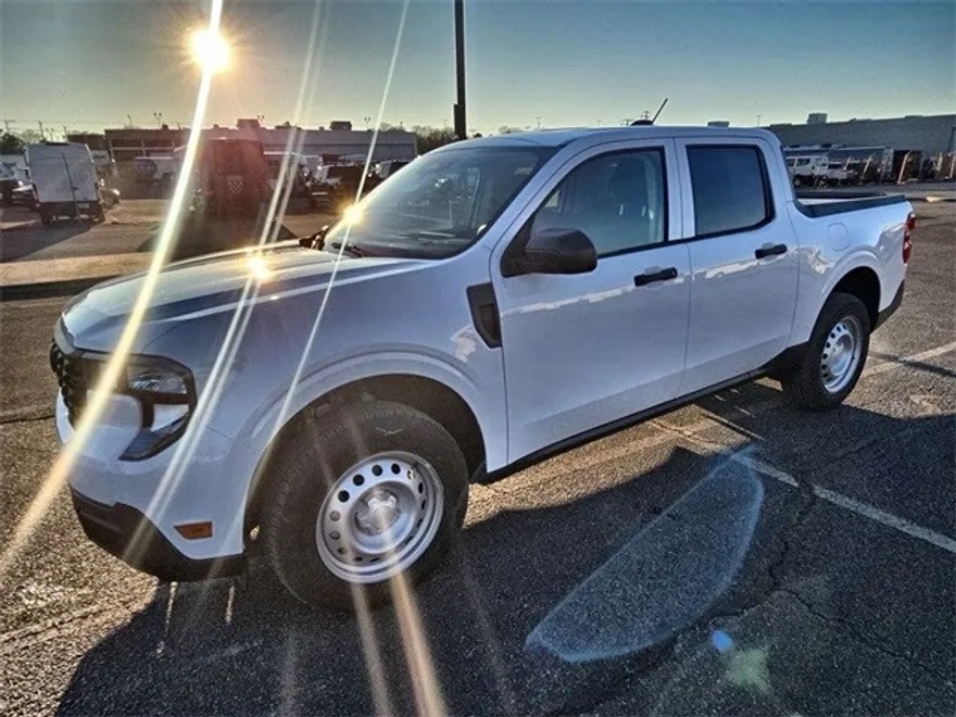 2025 Ford Maverick XL photo 1