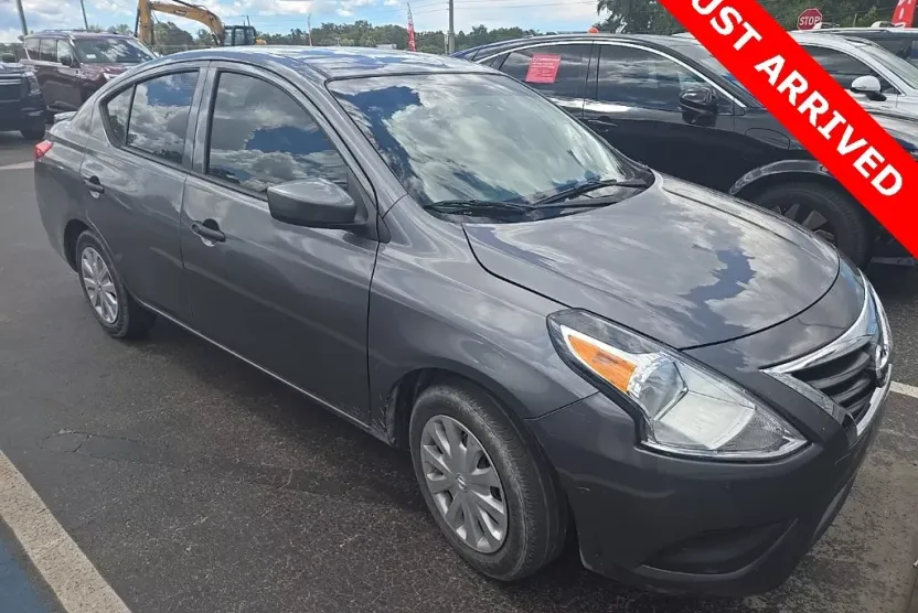 2019 Nissan Versa 1.6 S photo 1