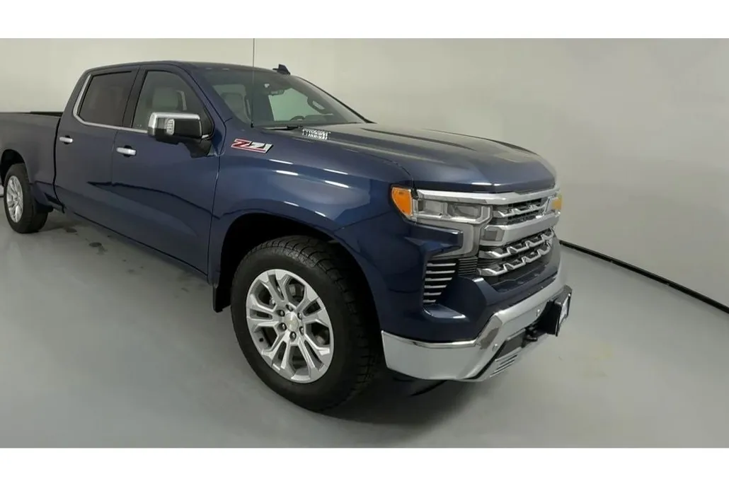 2023 Chevrolet Silverado 1500 LTZ photo 1