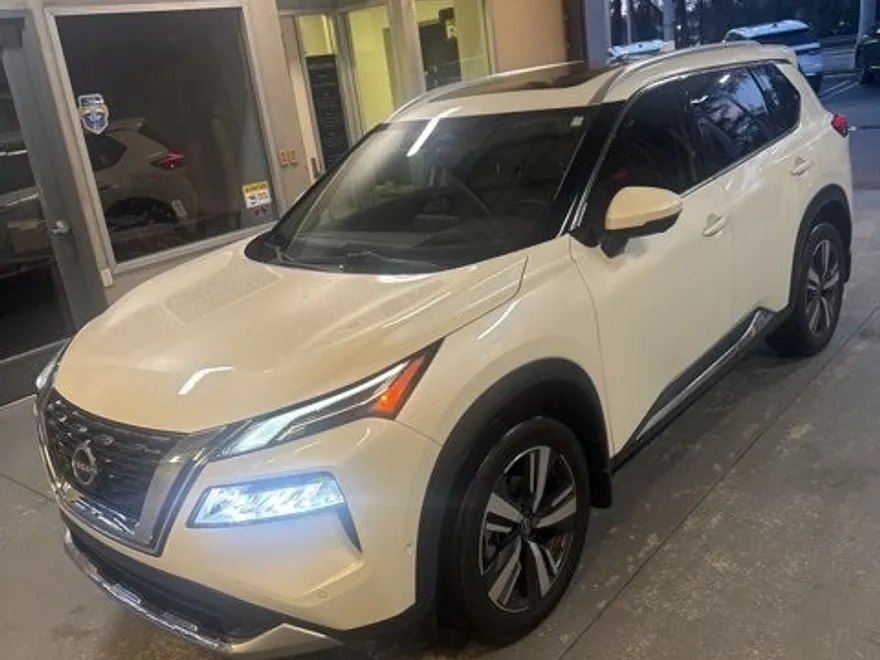 2023 Nissan Rogue Platinum photo 1