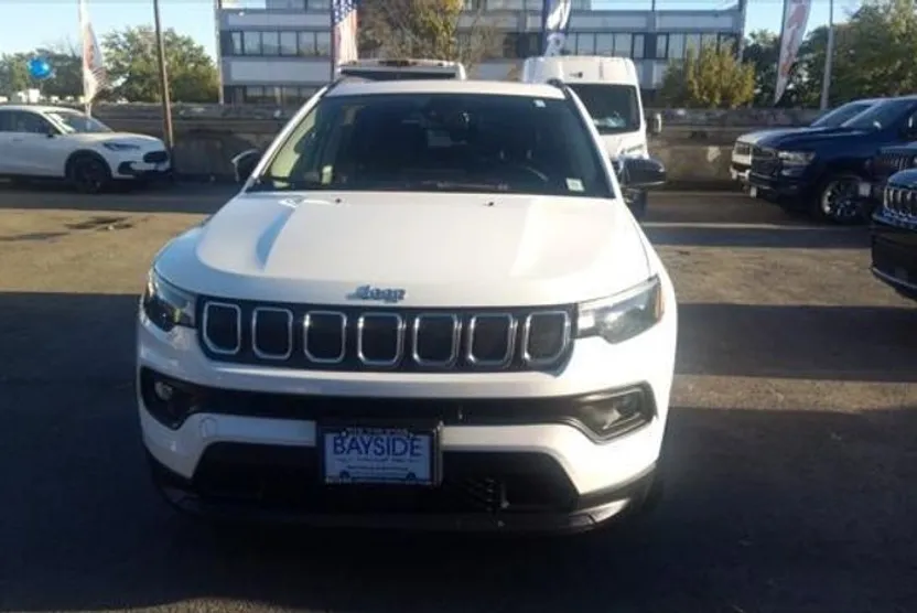 2022 Jeep Compass Latitude Lux photo 1