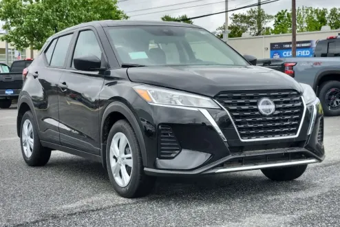 2025 Nissan Kicks Play S photo 3