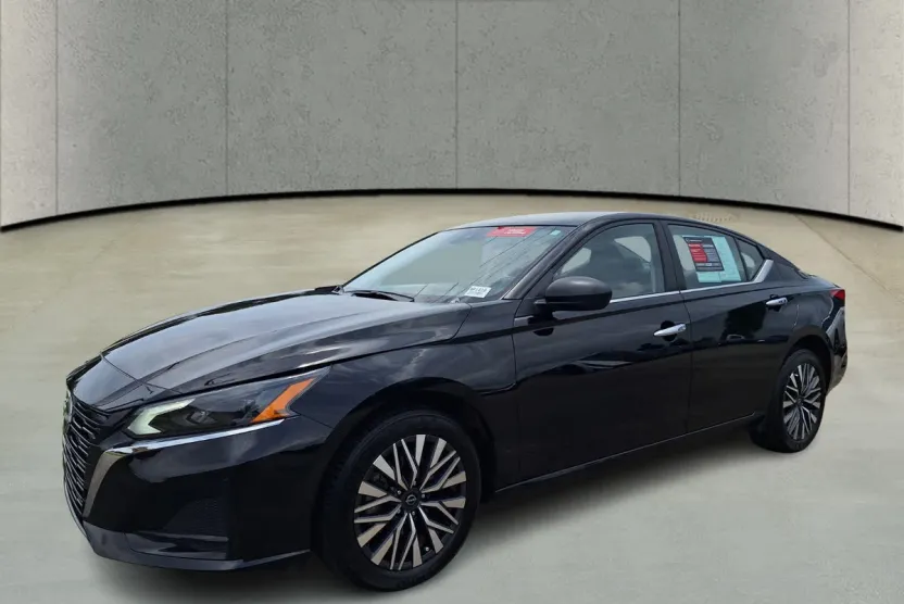 2025 Nissan Altima SV photo 1