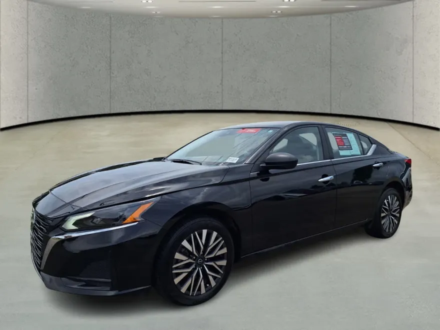 2025 Nissan Altima SV photo 1
