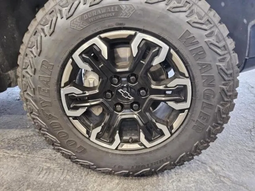 2024 Chevrolet Silverado ZR2 photo 1