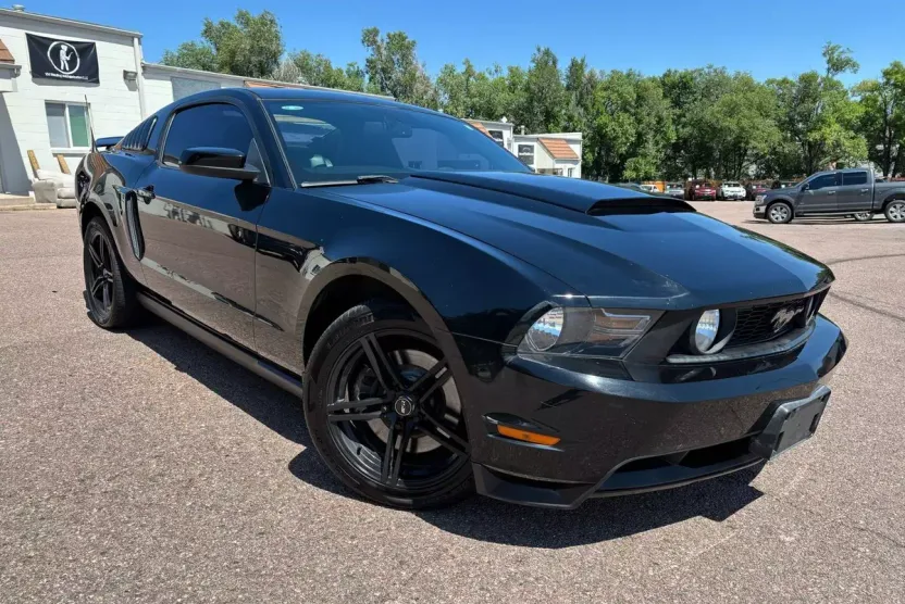 2011 Ford Mustang GT Premium photo 1