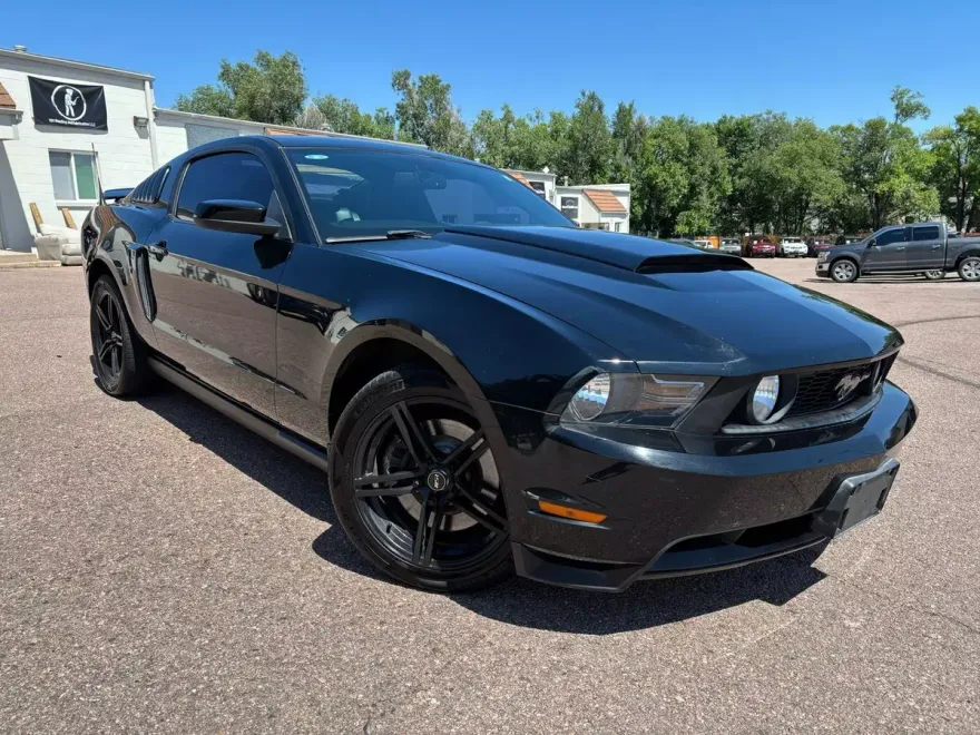 2011 Ford Mustang GT Premium photo 1