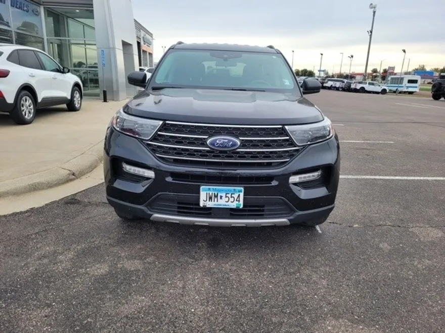 2022 Ford Explorer XLT photo 1