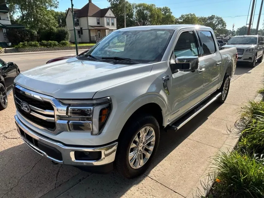 2025 Ford F-150 Lariat photo 1