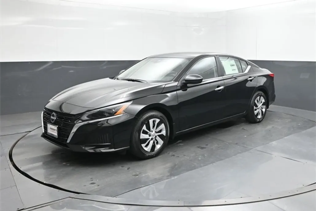 2025 Nissan Altima S photo 1
