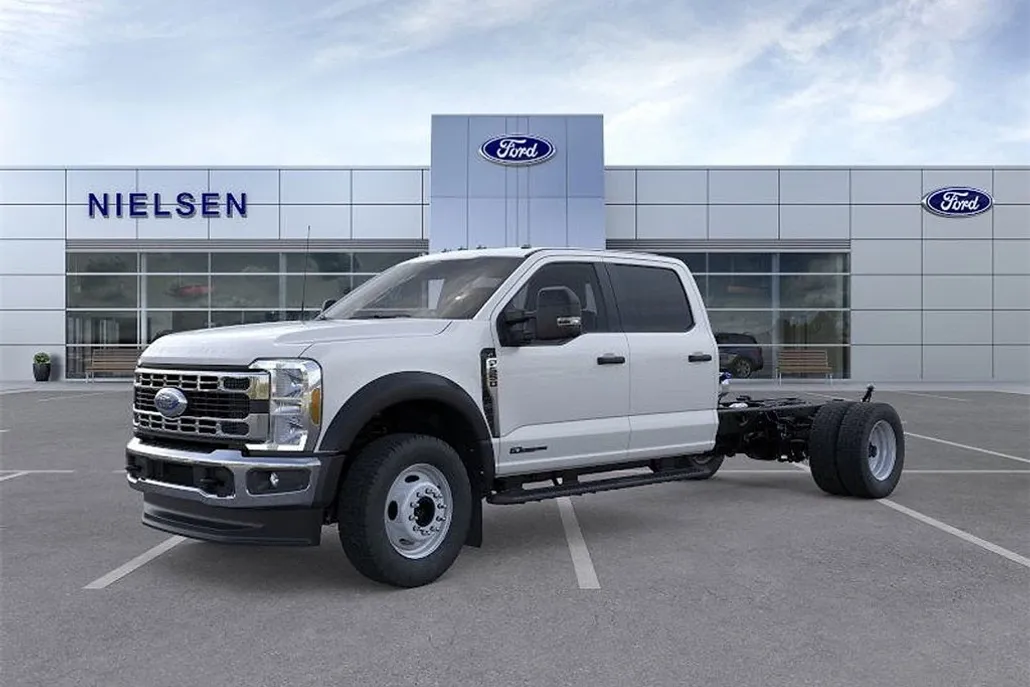 2025 Ford F-550 photo 1