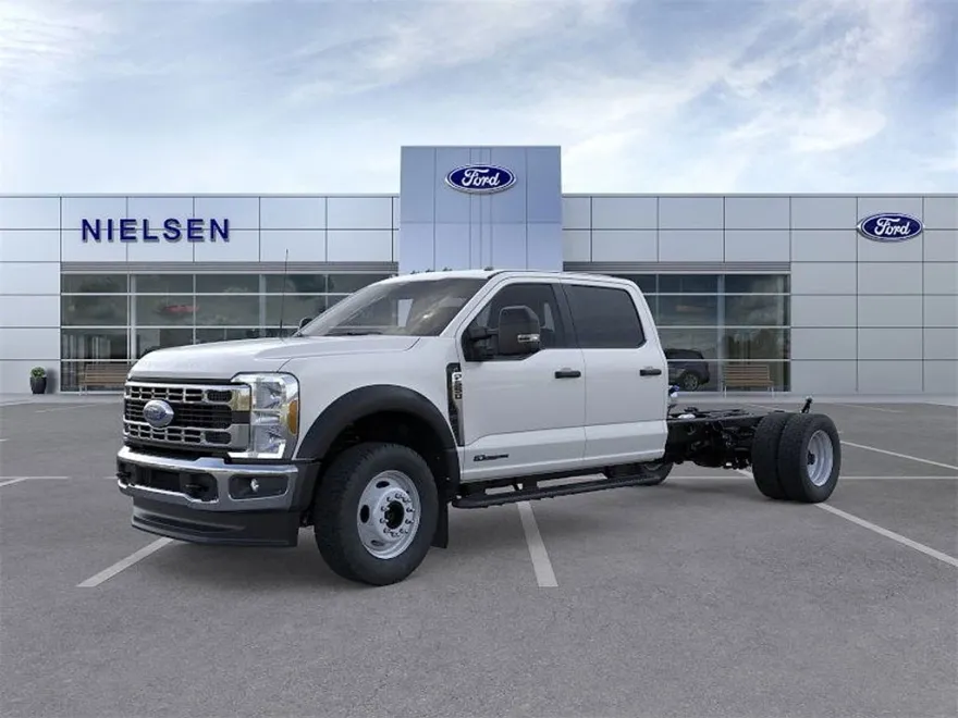 2025 Ford F-550 photo 1
