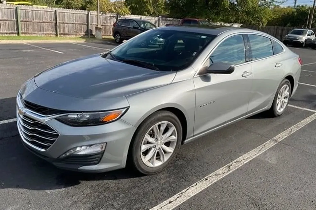2024 Chevrolet Malibu 1LT photo 1