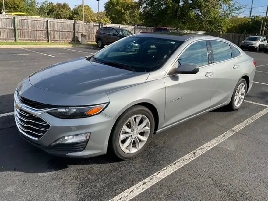 2024 Chevrolet Malibu 1LT photo 1
