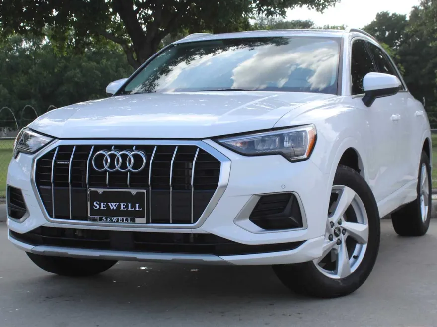 2022 Audi Q3 Premium photo 1