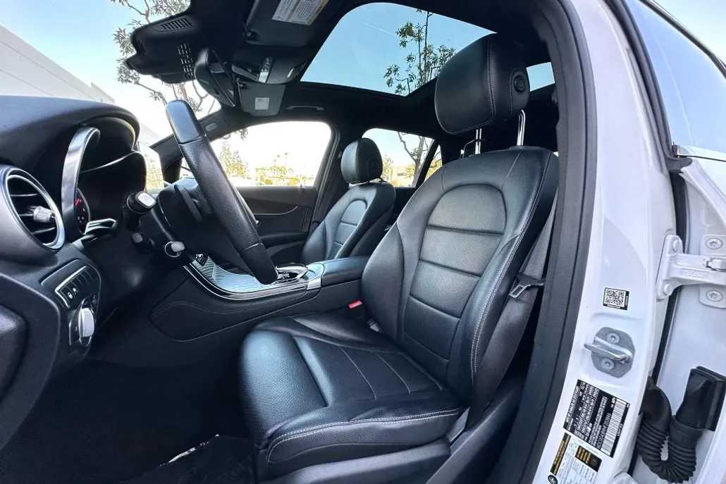 2017 Mercedes Benz GLC 300 photo 1