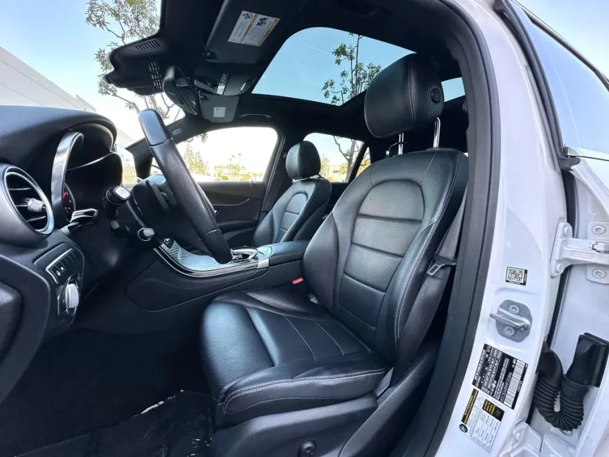 2017 Mercedes Benz GLC 300 photo 1