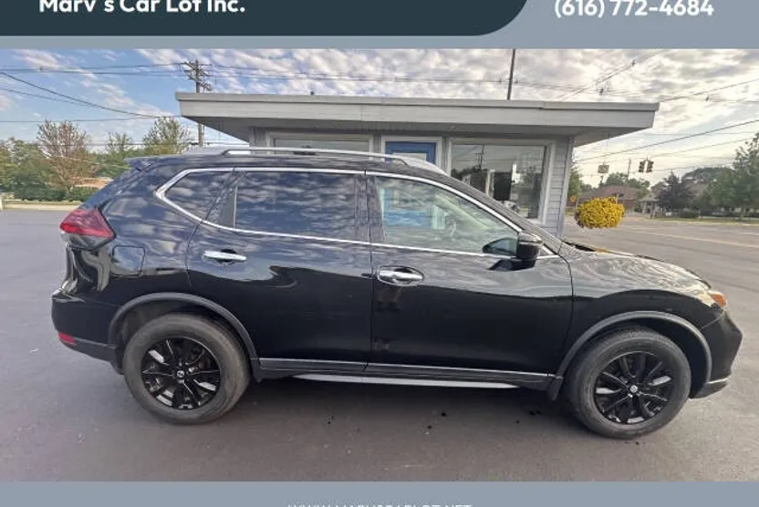 2020 Nissan Rogue SV photo 1