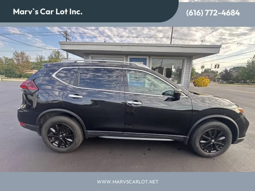 2020 Nissan Rogue SV photo 1