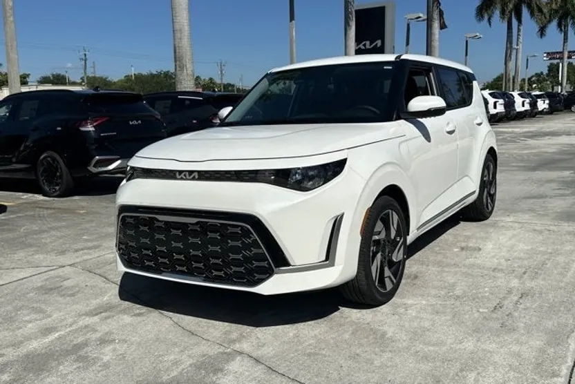 2025 Kia Soul GT-Line photo 1
