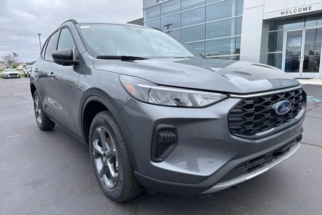2025 Ford Escape ST-Line photo 1