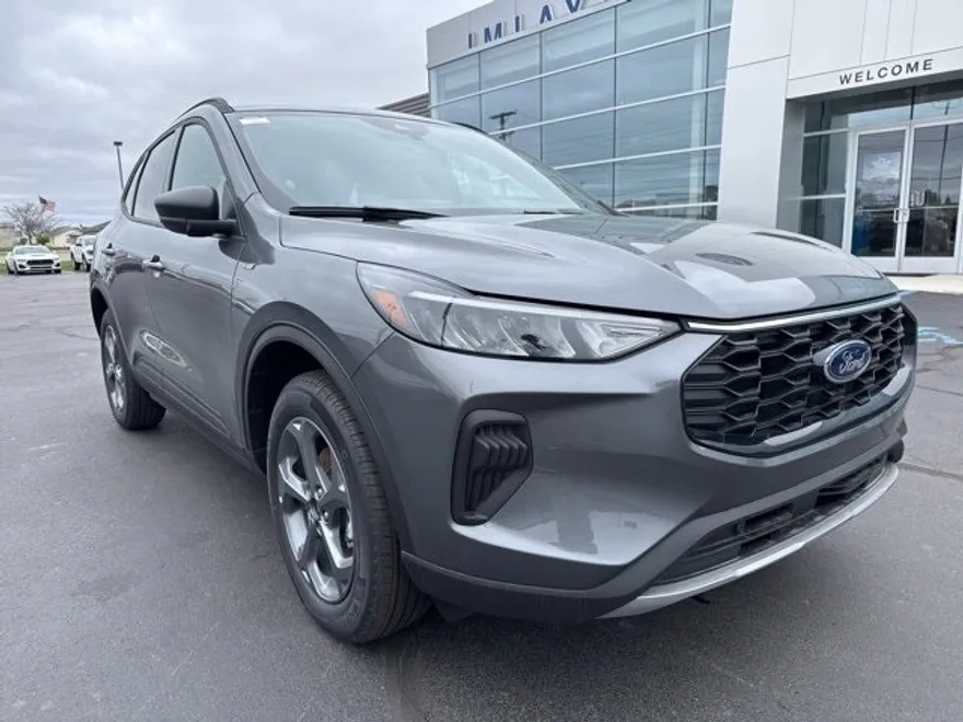2025 Ford Escape ST-Line photo 1