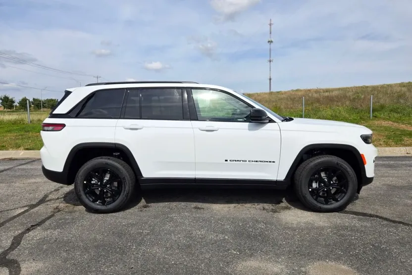 2025 Jeep Grand Cherokee Altitude X photo 1