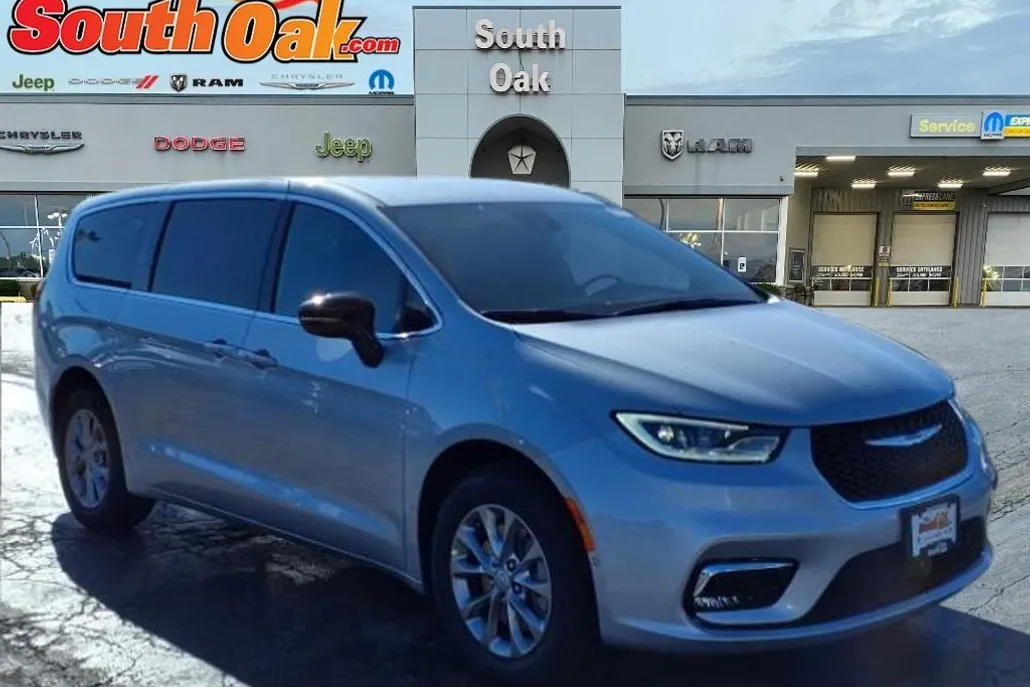 2026 Chrysler Pacifica photo 1
