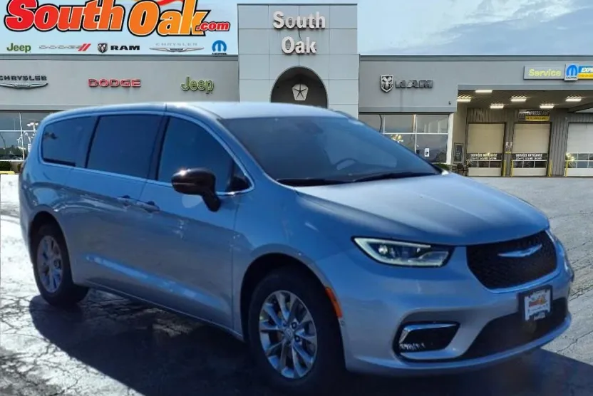 2026 Chrysler Pacifica photo 1