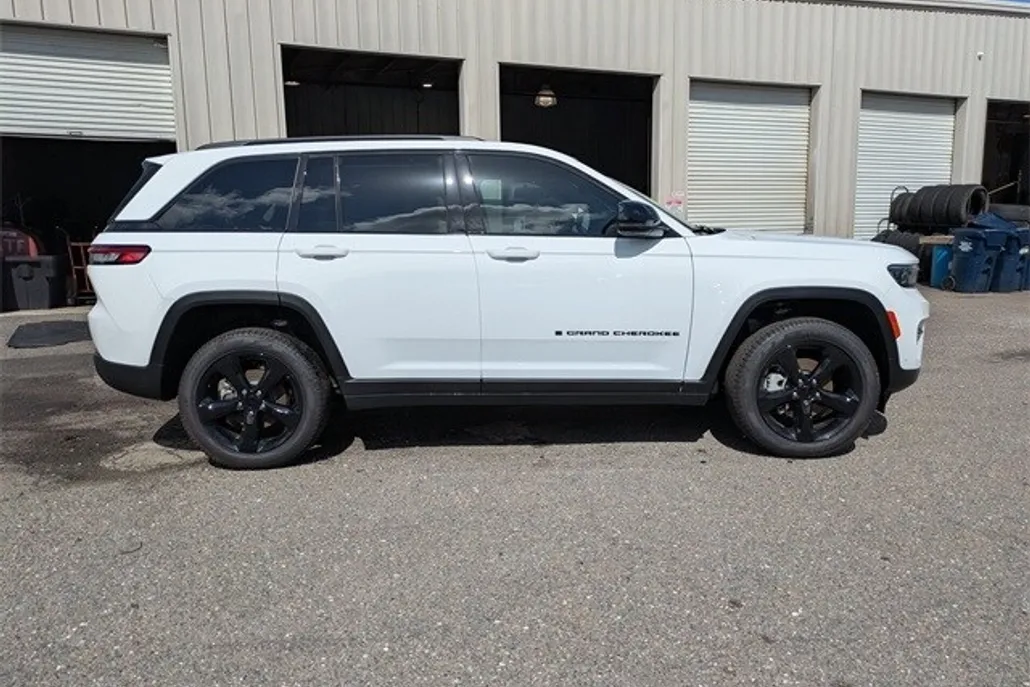 2025 Jeep Grand Cherokee Limited photo 1
