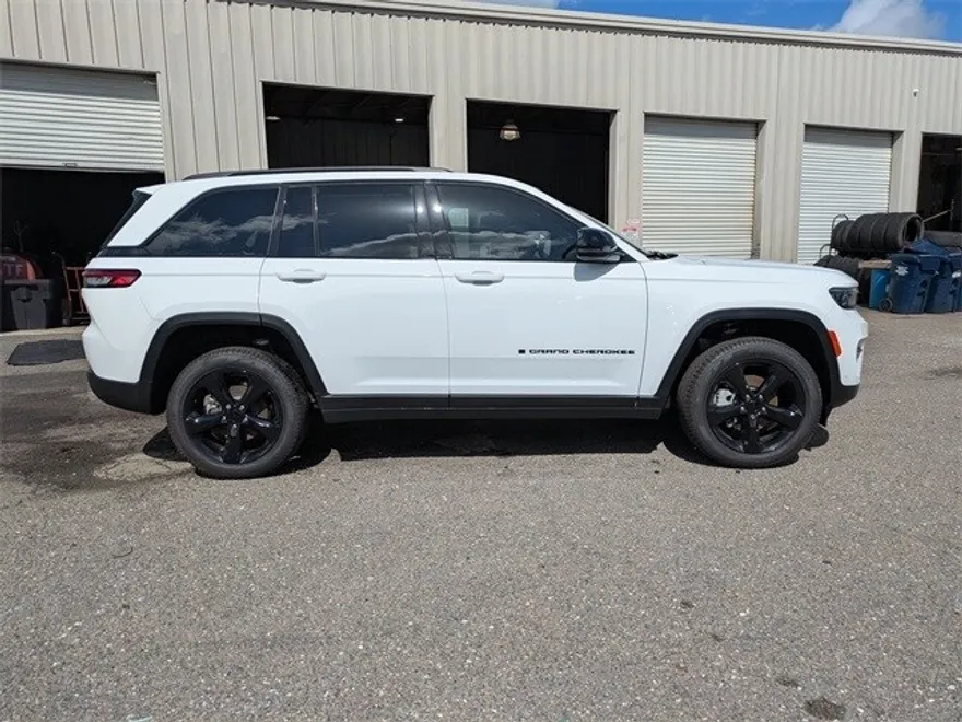 2025 Jeep Grand Cherokee Limited photo 1