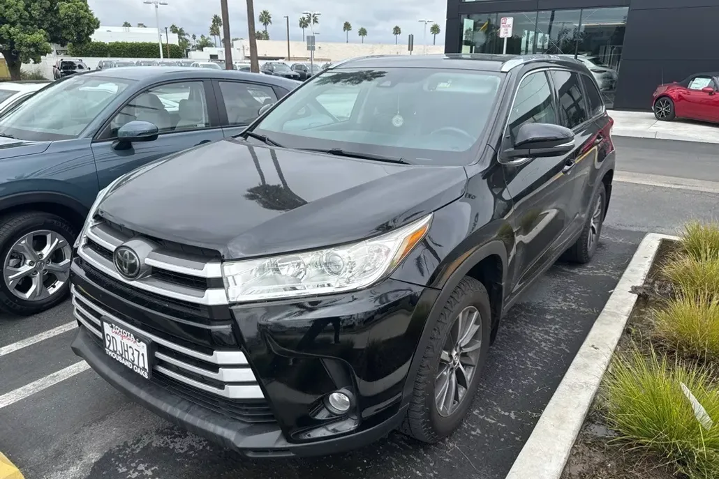 2019 Toyota Highlander SE XLE photo 1