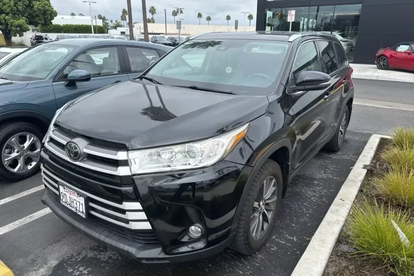 2019 Toyota Highlander SE XLE photo 1
