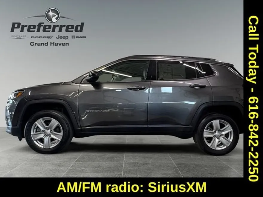 2022 Jeep Compass Latitude photo 1